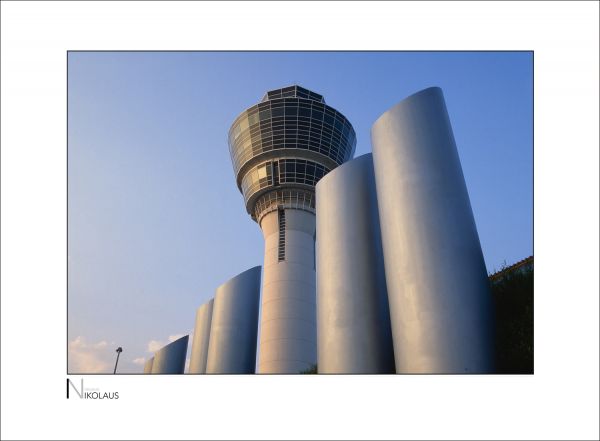 Industriefotografie: Tower und Belüftungsrohre Flughafen München