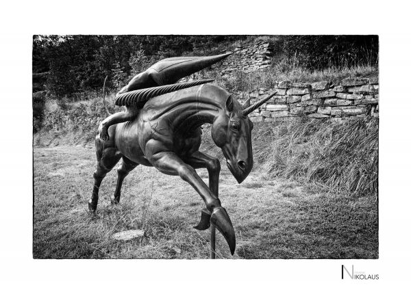 Skulptur im Kunstpark Quarelli, Roccaverano, Italien